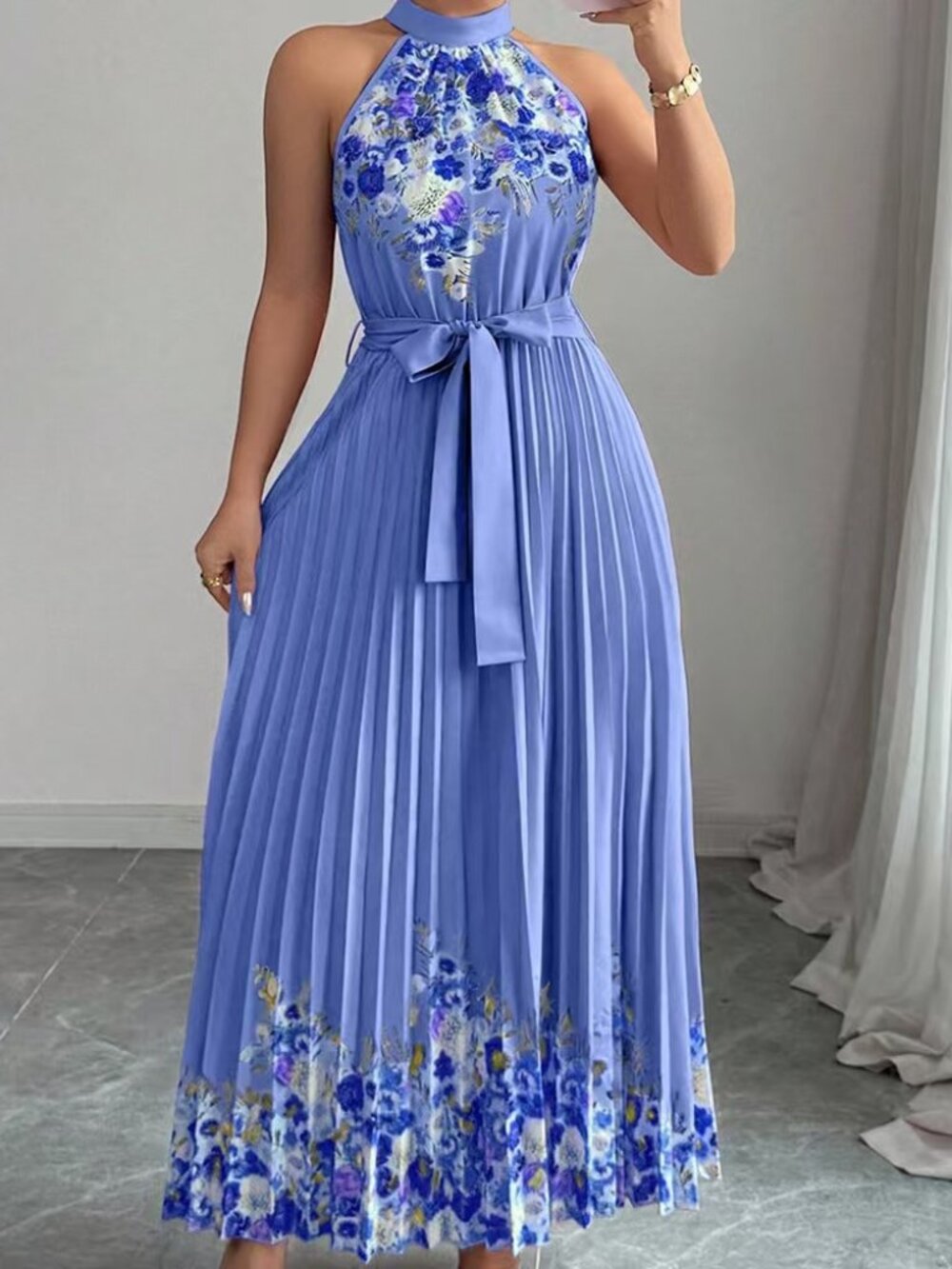 Women's dress in brand new condition